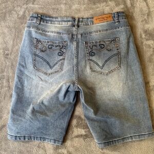 Suzanne Betro denim shorts size 16 Slit Bottoms Cool Pattern On Back NWT
